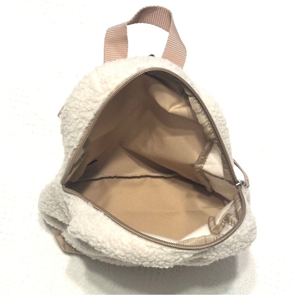 5/$15💥 DSW Cream Faux Fur Kids Backpack Travel & Everyday Bag - Picture 6 of 13